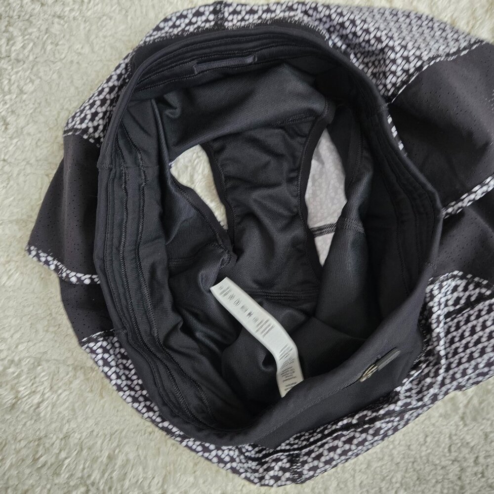 Lululemon Real Quick Short Size 4 in Monochromic Black - Picture 9 of 9
